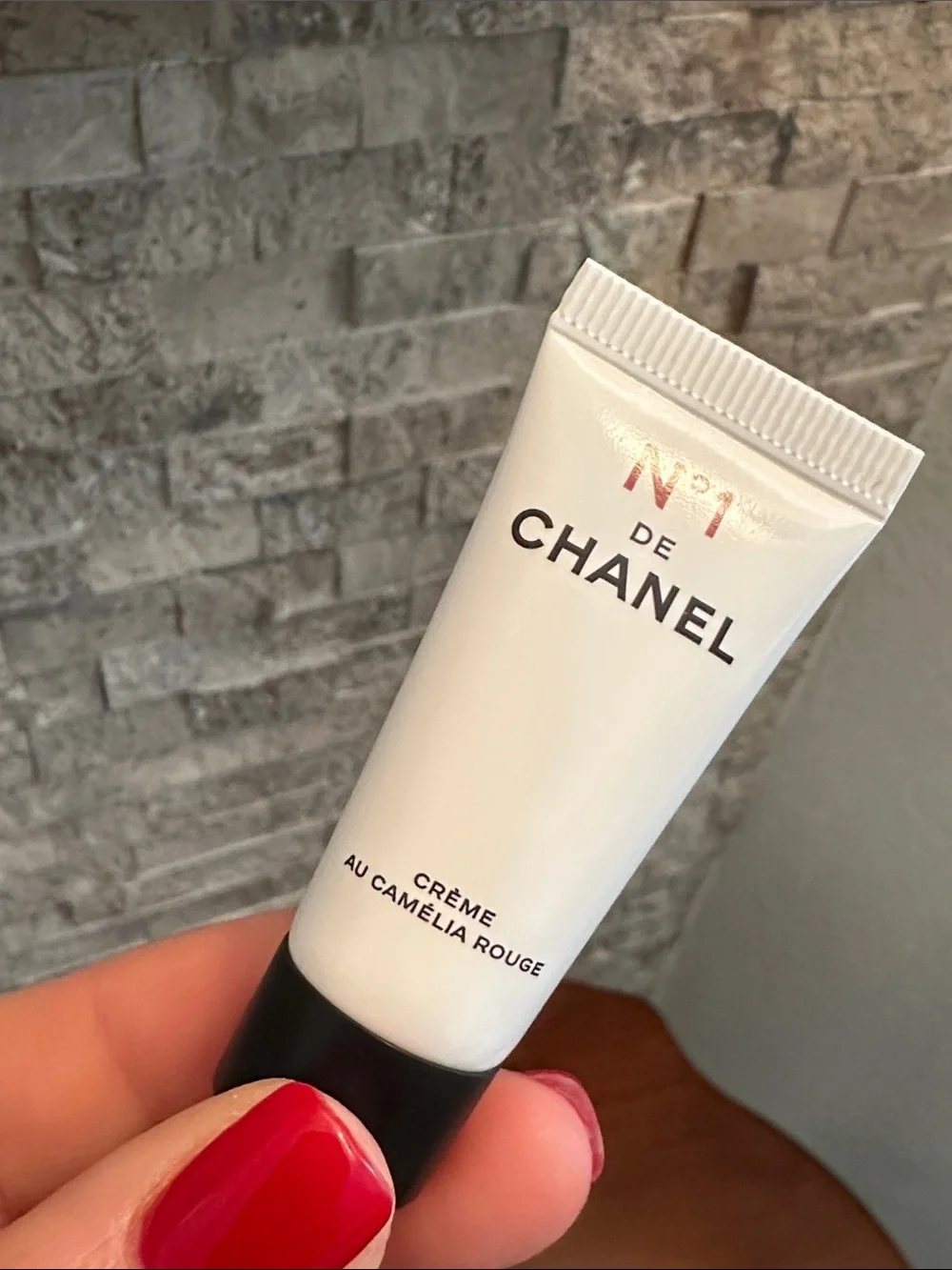 CHANEL N°1 Crème au Camélia Rouge - White & Black Tube